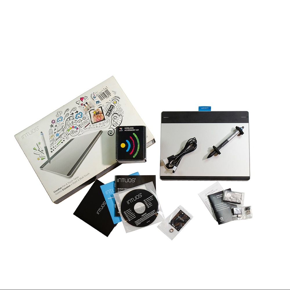 Wacom Creative Tablet CTH-680 Size Medium with Pen and Box and Wireless Battery